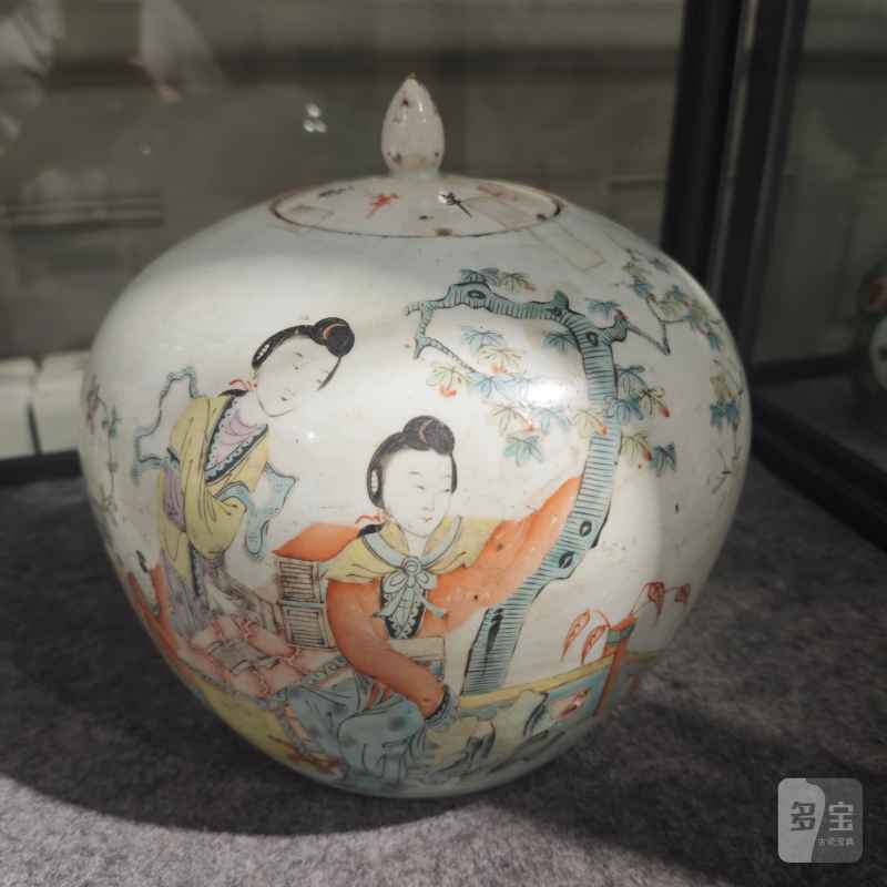 清晚至民国  青花缠枝莲、粉彩人物纹罐三件一组 - 图12